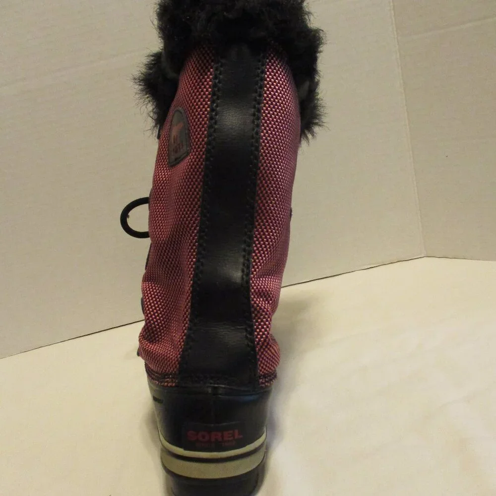 Sorel Boots Woman Size 7 Red Black Faux Fur Lining Waterproof Warm Lace Up Boots